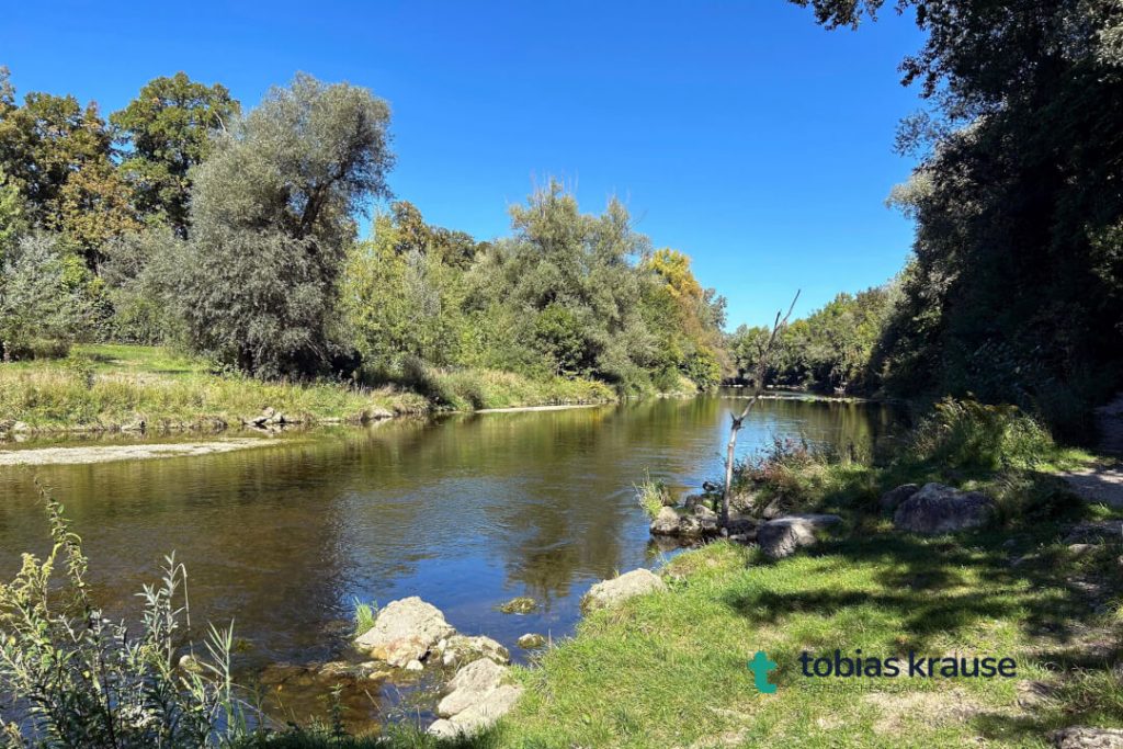 Wertach. Fluss in Augsburg. Mögliche Szenerie für ein Naturcoaching.